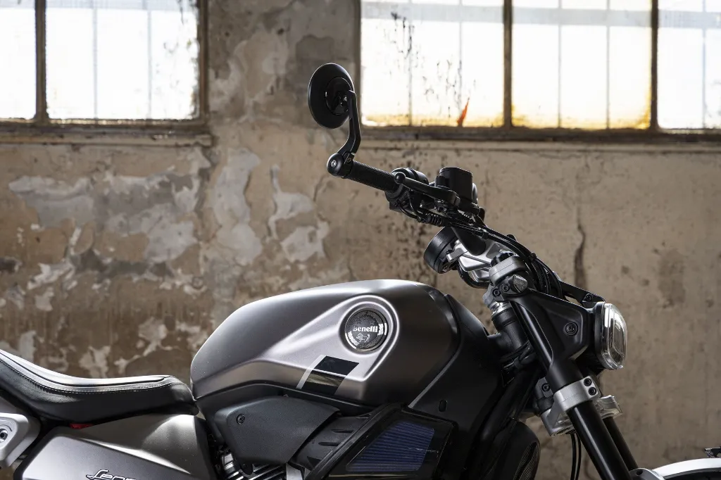 Leoncino-Bobber-400---dettaglio-5---Onyx-Grey.webp